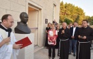 Na poziv fra Joze Zovke, Grabar-Kitarović otvorila umjetničku galeriju na otoku Badija