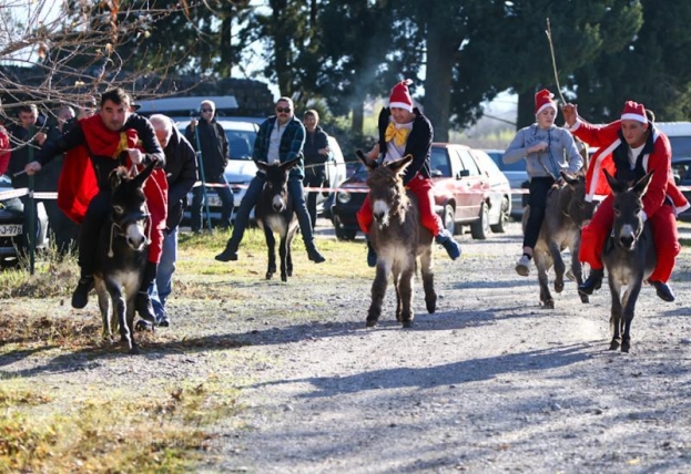 Jozo i magarac Eustahije i ove godine pobjednici božićne utrke